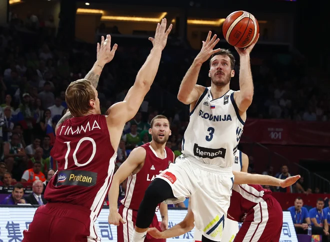 Dres s številko 3 Gorana Dragića je šel v pokoj. FOTO: Murad Sezer/Reuters