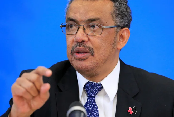 Načrt temelji na načelih pravičnosti, globalne solidarnosti, opolnomočenja skupnosti, človekovih pravic in medsektorskega usklajevanja, je poudaril Tedros Adhanom Ghebreyesus. FOTO: Pierre Albouy/Reuters
