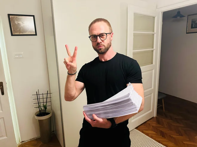 »Vsi, ki so sodelovali z opozicijo pri velikih protestih leta 2020, so bili prijeti, pridržani in mučeni. Sam sem tej usodi ušel,« je za Delo pojasnil Andrej Gnjot. FOTO: osebni arhiv