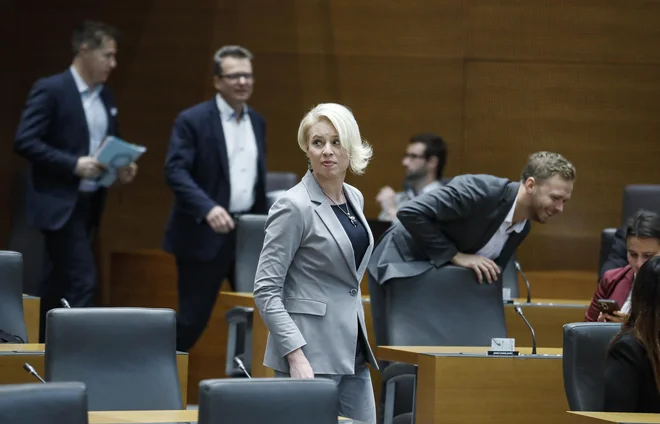 Vztrajam pri svojem dopisu, njihovi manevri me ne prestrašijo, odgovarja na očitke SDS, da krši ustavo. FOTO: Jože Suhadolnik