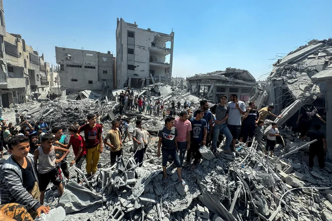 Razmer ev mestu Khan Younis na jugu Gaze. FOTO: Mohammed Salem/Reuters