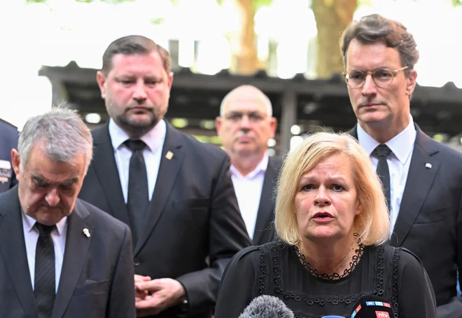 Na notranjem ministrstvu pod vodstvom Nancy Faeser naj bi v kratkem potekal sestanek s predstavniki opozicijske CDU in zveznimi deželami o zaostritvi migracijske zakonodaje in drugih ukrepov za zajezitev napadov, kot je bil minuli v Solingenu. FOTO: Roberto Pfeil/AFP