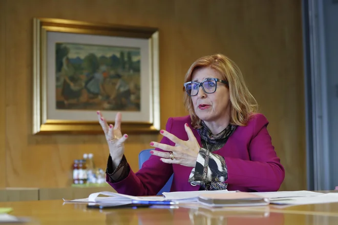 Gospodarska zbornica, ki jo vodi Vesna Nahtigal, skupaj z Obrtno-podjetniško zbornico poziva vlado, da pripravi davčne spremembe, ki bodo izboljšale konkurenčnost slovenskega gospodarstva na globalnem trgu. Foto Leon Vidic/delo