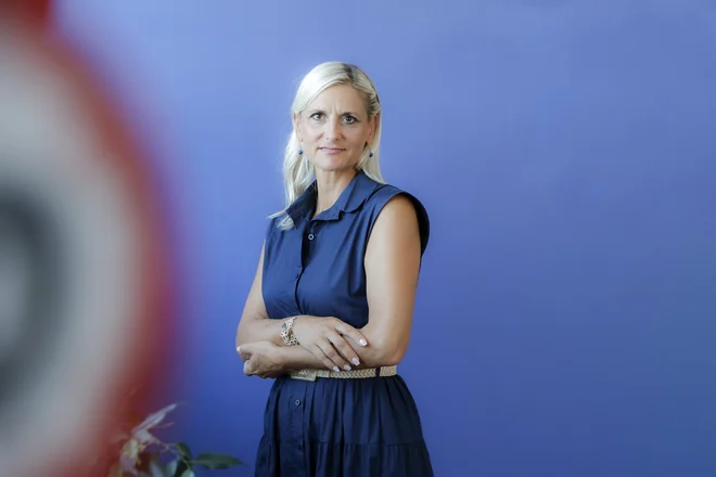 Po izobrazbi geografinja Apolonija Oblak Flander je na Surs zaposlena 25 let, lani jo je vlada imenovala za vršilko dolžnosti, letos pa za generalno direktorico Sursa s polnim mandatom. FOTO: Jože Suhadolnik/Delo