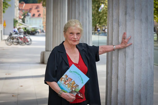 »Zlaganost nekako začutiš. Najboljša je iskrenost. Bodi takšen, kot si,« svetuje Jelka Reichman, ki še vedno z veseljem ustvarja. FOTO: Matej Družnik