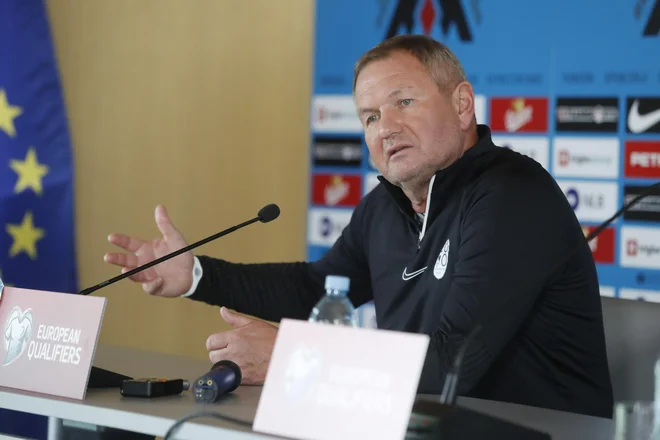 Matjaž Kek je predstavil seznam za uvodni tekmi lige narodov. FOTO: Leon Vidic/Delo