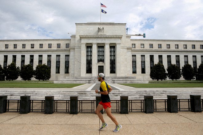 Ameriška centralna banka je nerada priznala, da zaznava zamenjevanje ameriškega dolarja za zlato v centralnih bankah po svetu. FOTO: Chris Wattie/Reuters