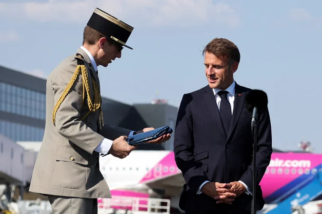 Po odprtju paraolimpijskih iger je Emmanuel Macron v Srbiji sklenil 2,7-milijardni posel. FOTO: Djordje Kojadinovic/Reuters