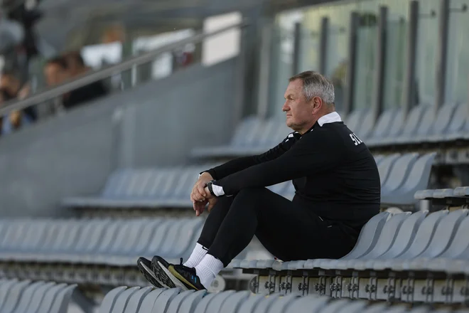 Matjaž Kek bo vodil reprezentanco tudi v Uefini ligi narodov, kar bo prvo dejanje v boju za svetovno prvenstvo leta 2026. FOTO: Leon Vidic