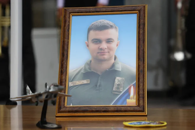 Mes je bil eden prvih ukrajinskih pilotov, ki so se na Danskem usposabljali na ameriških lovcih. FOTO: AFP