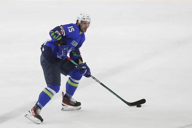 Blaž Gregorc je že vrsto let med vodilnimi slovenskimi hokejskimi branilci. FOTO: Leon Vidic/Delo