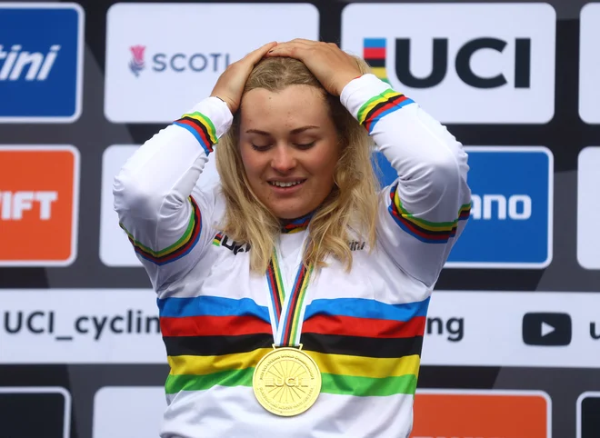Valentina Holl bo še eno leto nosila mavrično majico. Foto Matthew Childs/Reuters