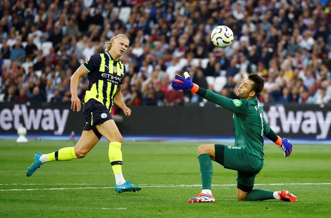 Takole je zabil Haaland tretji gol West Hamu. FOTO: John Sibley/Reuters