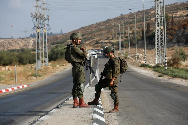Izraelske sile na zasedenem Zahodnem bregu. FOTO: Yosri Aljamal Reuters

 