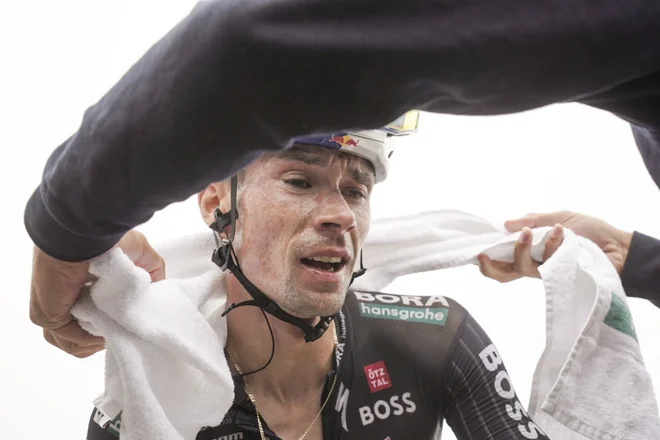 Tudi Primož Roglič je trpel na peklensko strmem vzponu na Cuitu Negru. Foto Jose Carlos Diaz/Unipublic/Cxcling