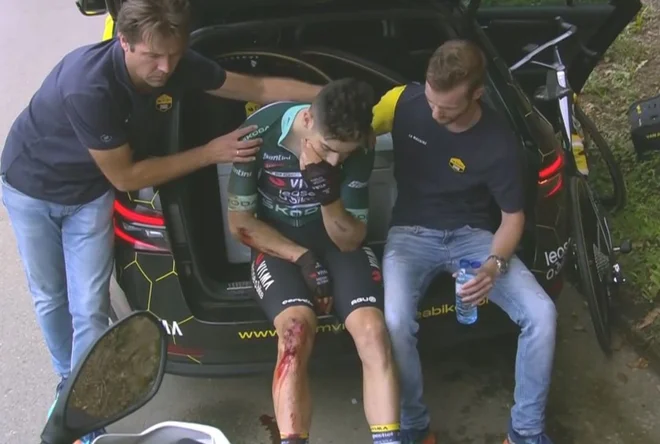 Van Aert ni mogel nadaljevati dirke. FOTO: X