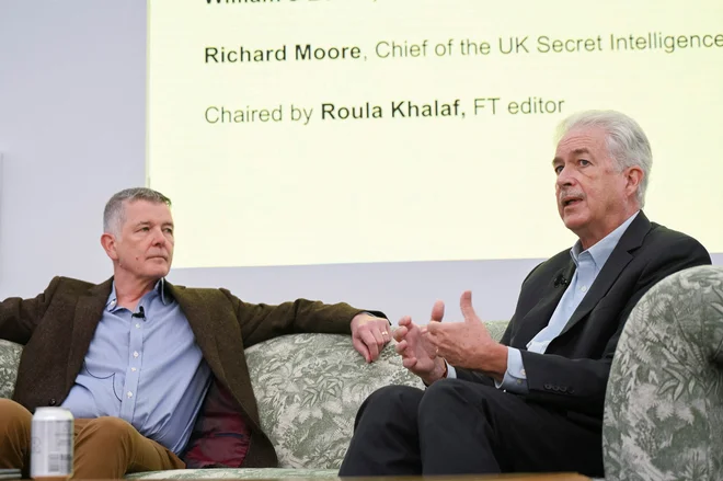 Richard Moore in Bill Burns sta opozorilas tudi pred Kitajsko in islamizmom. FOTO: Em Fitzgerald/Reuters