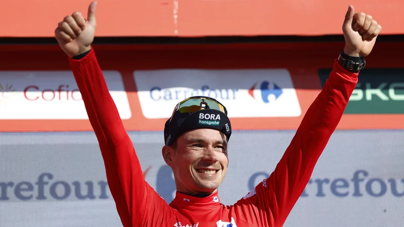 Primož Roglič mu je dodal svojo četrto zmago na Vuelti in Slovenija se je znašla v izbrani družbi. FOTO: Vincent West/Reuters