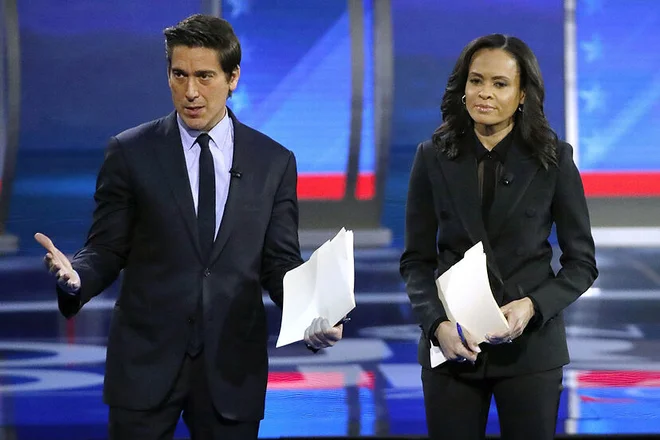 Nocojšnje soočenje bosta vodila novinarja ameriške televizijske mreže ABC News David Muir in Linsey Davis. Foto posnetek zaslona