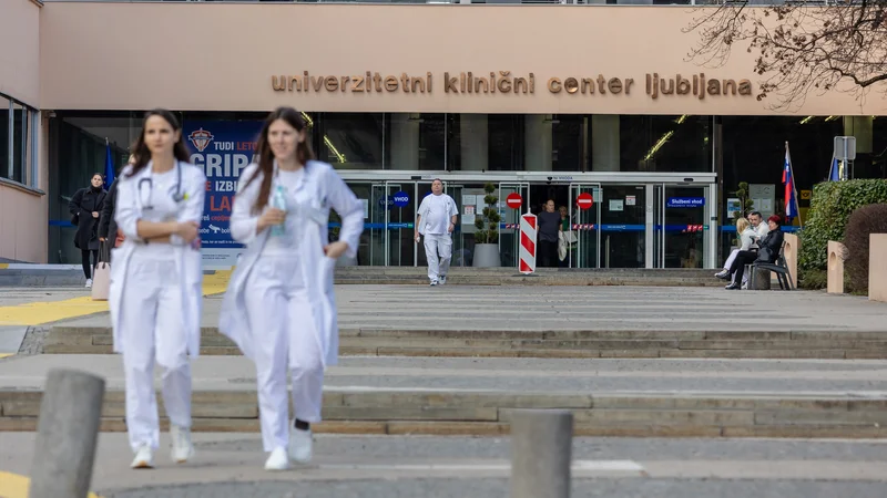 Koliko zaposlenih v javnih zdravstvenih zavodih se bo odločilo za delo pri zasebnikih, se še ne ve. FOTO: Črt Piksi/Delo