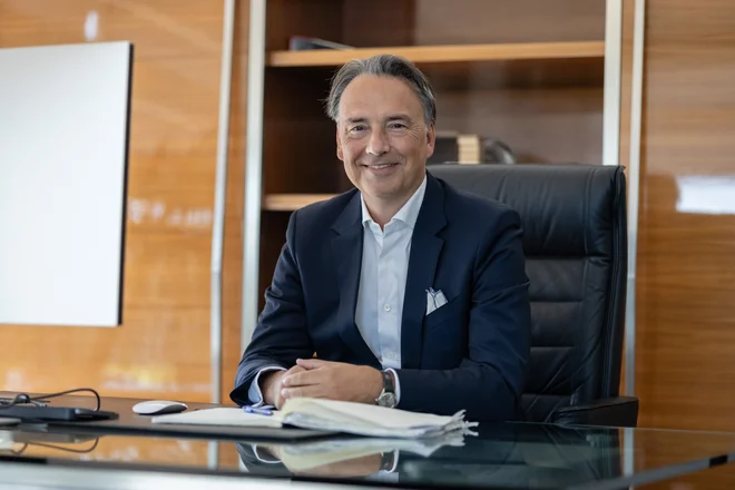 Tomislav Čizmić, predsednik uprave Telemacha Slovenija, vidi številne vzporednice med trgovino in telekomunikacijami. FOTO: Črt Piksi