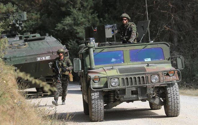 Kazensko in disciplinsko je vojak za nesrečo z vozilom hummer že odgovarjal, materialno mu ne bo treba. Foto Jože Suhadolnik