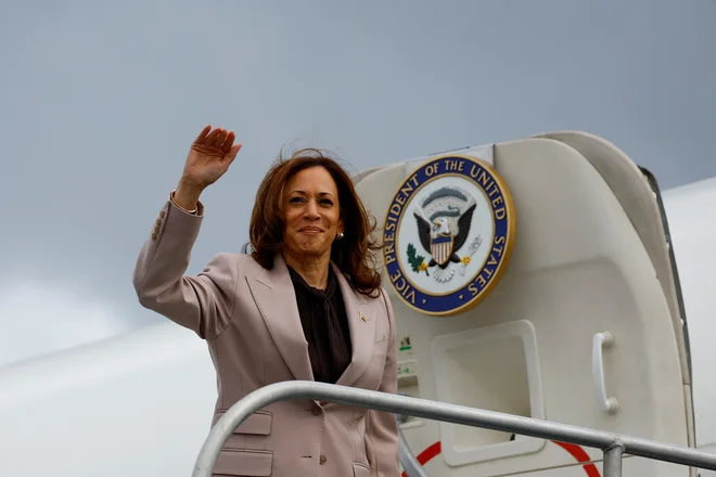 Ankete po ključnih zveznih državah ostajajo zelo tesne, v rahli prednosti pa je Kamala Harris, ki si je zaradi jasnega stališča do pravice do splava zagotovila večinsko podporo žensk. FOTO: Piroschka Van De Wouw7Reuters