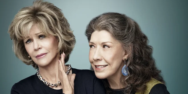 Jane Fonda in Lily Tomlin nimata veliko skupnega. Razen da sta njuna moža sodelavca. No, v resnici sta ljubimca ... Foto Star Life