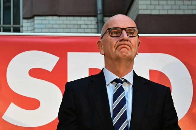Ministrski predsednik Brandenburga Dietmar Woidke (SPD) je že pred volitvami napovedal, da želi ostati v vladi le, če bodo socialdemokrati premagali AfD. FOTO: Tobias Schwarz/AFP