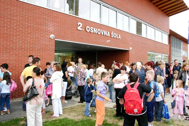 Izgradnja nove, torej dejansko druge nove šole, je pomenila, da je stara šola ostala brez funkcije. FOTO: Danilo Utenkar