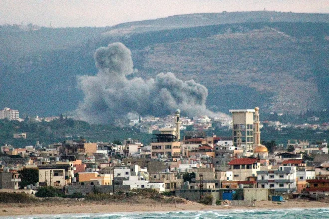 Izraelski napad na libanonsko mesto Tire. FOTO: Kawnat Haju/AFP