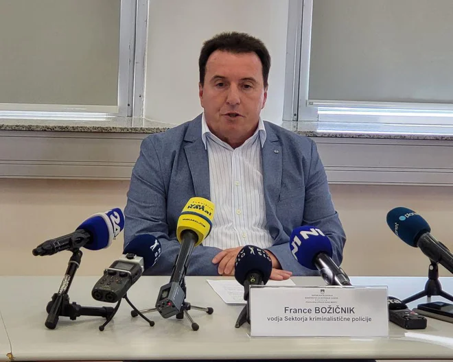 V preiskavi so policisti podali več sklopov kazenskih ovadb proti trem osumljencem in štirim osumljenkam, je povedal France Božičnik, vodja Sektorja kriminalistične policije na Policijski upravi Novo mesto. FOTO: PU Novo Mesto