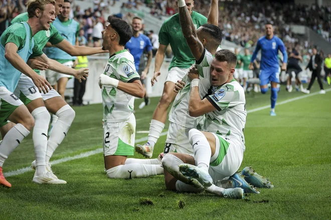 Nogometaši Olimpije so nared za evropsko jesen in lov na evropsko pomlad. FOTO: Jože Suhadolnik