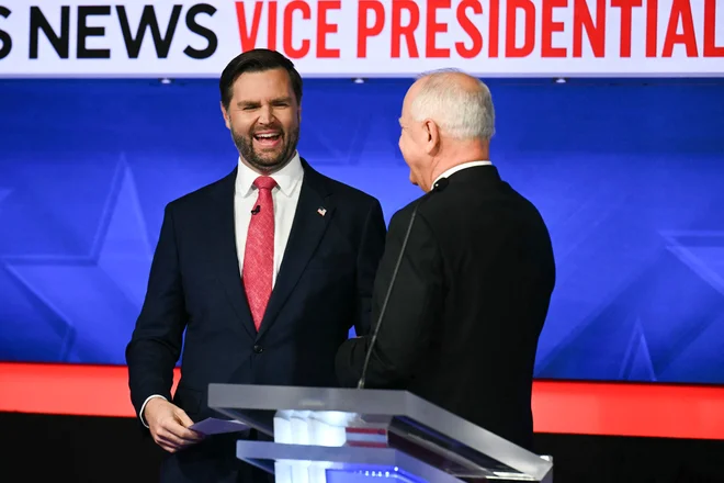 Senator iz Ohia J. D. Vance in guverner Minnesote Tim Walz. FOTO: Angela Weiss/AFP