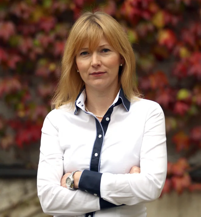 Urša Šmid Božičevič poudarja, da oblačila punčk, s katerimi se igrajo otroci, vsebujejo manj strupenih snovi kot spodnje perilo za otroke. FOTO: Roman Šipić