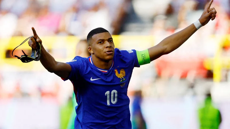 Kylian Mbappe je novi kapetan trikolorov. FOTO: Leon Kuegeler /Reuters