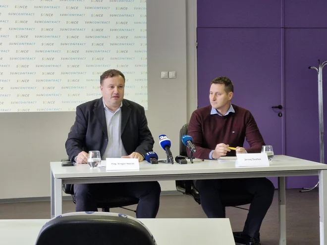 Gregor Novak in Jernej Škoflek Suncontract in Sonce Energija. FOTO: Delo