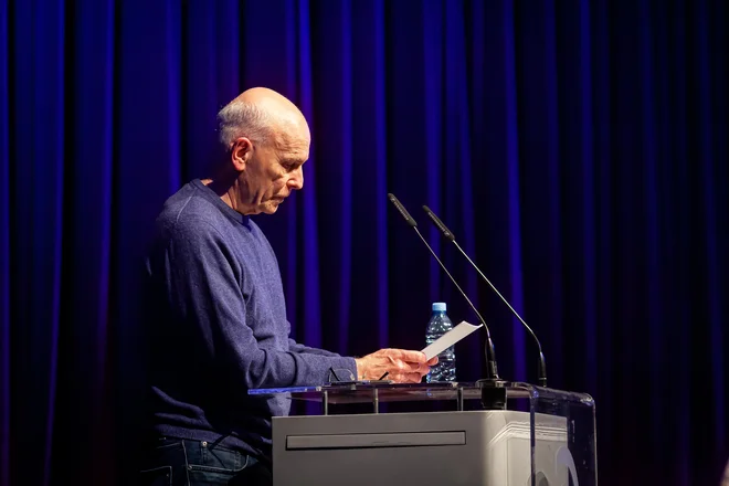 Čeprav je uradna namera avtorja na reprezentativnih primerih povedati nekaj o literaturi, gre delo daleč onkraj tega. Dr. Mladen Dolar. FOTO: Kristina Bursać