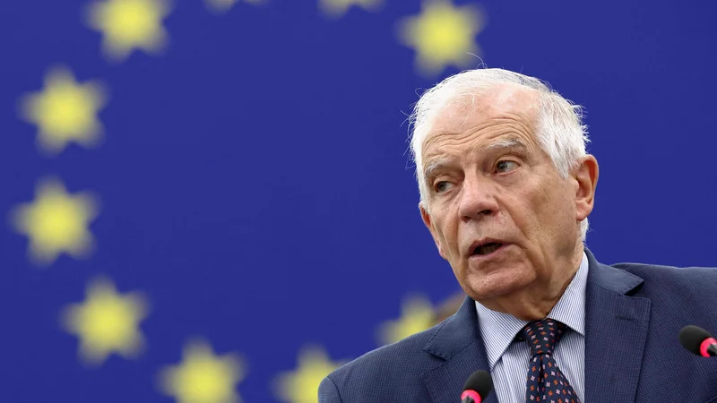 »Zdaj je trenutek resnice, da vidimo, ali smo res sposobni pomagati Libanonu, predvsem pa mora libanonski politični razred prevzeti nadzor nad državo,« je v razpravi o stopnjevanju nasilja na Bližnjem vzhodu in razmerah v Libanonu poudaril Borrell.      FOTO: Frederick Florin/AFP