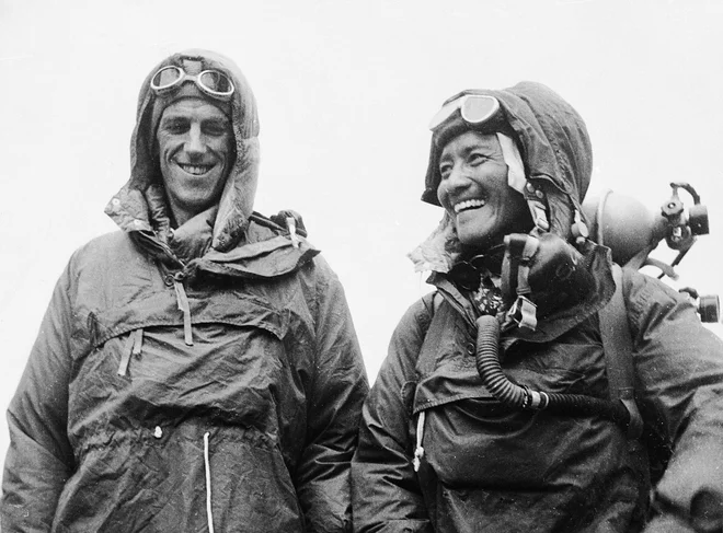 29. maja 1953 sta novozelandski alpinist Edmund Hillary in šerpa Tenzing Norgay uradno prva splezala na vrh Everesta. FOTO: Wikipedija