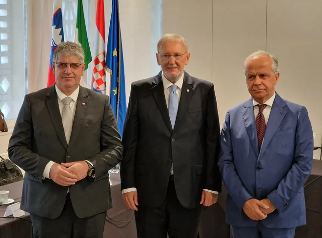 Notranji ministri Slovenije, Hrvaške in Italije, Boštjan Poklukar, Davor Božinović in Matteo Piantedosi. FOTO: Ministrstvo za notranje zadeve