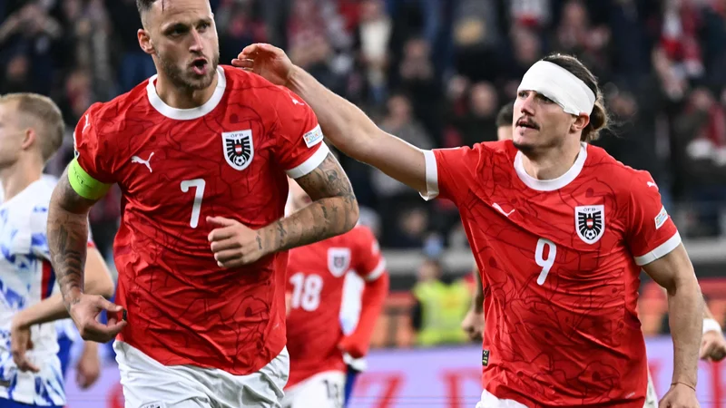 Marko Arnautović je proti Norvežanom uprizoril imenitno predstavo, odlično pa je vnovič igral tudi Marcel Sabitzer (desno). FOTO: Joe Klamar/AFP