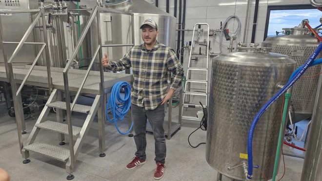 Matej Skoliber je odraščal na kmetiji, kjer je bila poleg poljščin glavna dejavnost vzreja bikov. Danes je tam pivovarna. FOTO: Mitja Felc