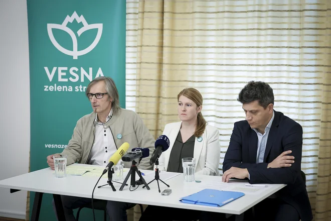V Vesni trdijo, da je ponujanje projekta Jek 2 kot rešitve brez informacij, točnih podatkov in študij, način zlorabe referendumskega vprašanja za gradnjo objekta, ki bo mogoče čez 20 let začel proizvajati elektriko, ki ne bo poceni, ne bo varna in ne bo stabilna. FOTO: Jože Suhadolnik/Delo