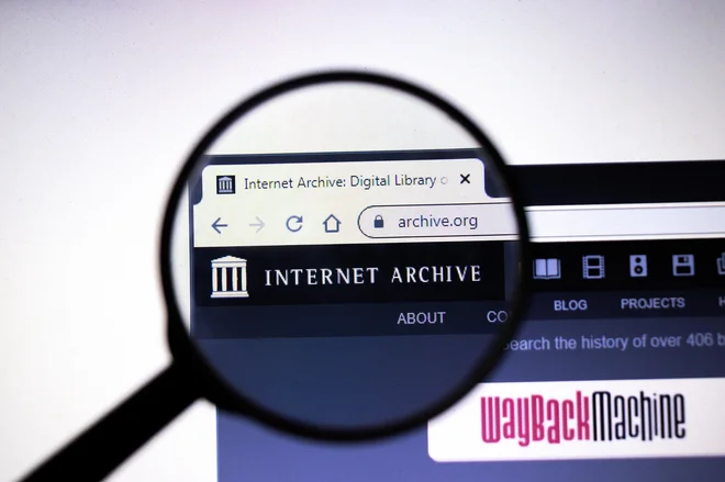 Internet Archive je največji svetovni projekt ustvarjanja nekakšne prosto dostopne zaščitne kopije interneta. FOTO: Shutterstock
