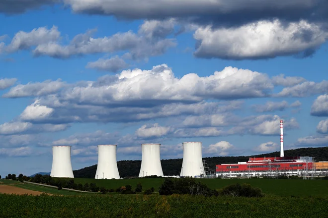 Slovaška že dolga leta gradi jedrsko elektrarno v kraju Mochovce. FOTO: Radovan Stoklasa/Reuters
