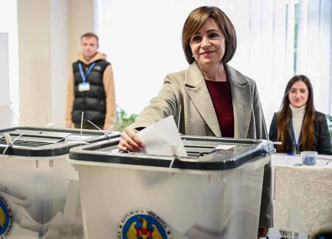 Proevropska predsednica Maia Sandu je v prvem krogu prejela največ glasov. FOTO: Daniel Mihailescu/AFP