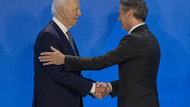 Ameriški predsednik Joe Biden in premier Robert Golob sta se nazadnje sestala na vrhu voditeljev Nata julija letos v Washingtonu FOTO: Celal Gunes/AFP