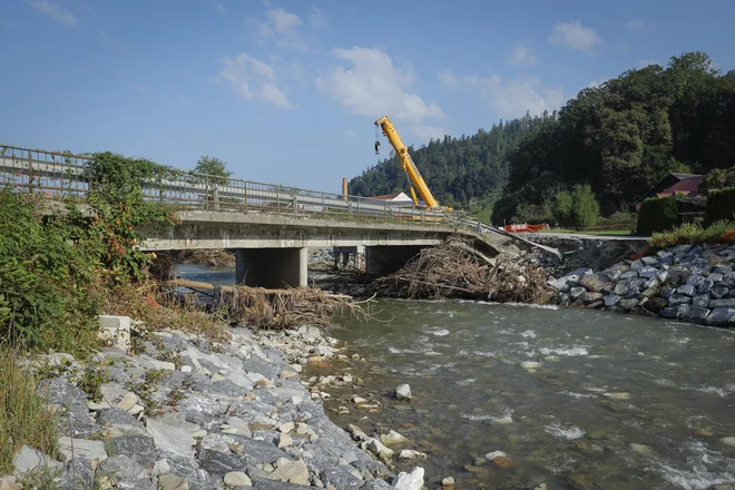 Do konca leta bodo poplavno najbolj ogrožene občine omogočile gradnjo stavb na bolj varnih zemljiščih za gradnjo. FOTO: Jože Suhadolnik/Delo