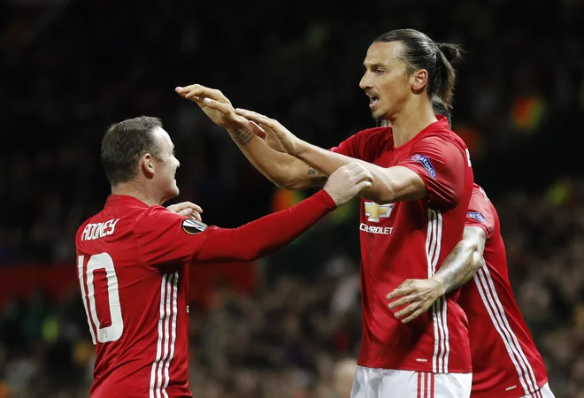 Britain Soccer Football - Manchester United v FC Zorya Luhansk - UEFA Europa League Group Stage - Group A - Old Trafford, Manchester, England - 29/9/16
Manchester United's Zlatan Ibrahimovic celebrates scoring their first goal with Wayne Rooney
FOTO: Darren Staples/Reuters